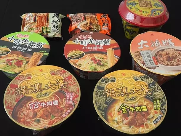 2025 最強泡麵排行出爐！台灣之光榮登前三，阿舍食堂、老媽拌麵排名一次看！