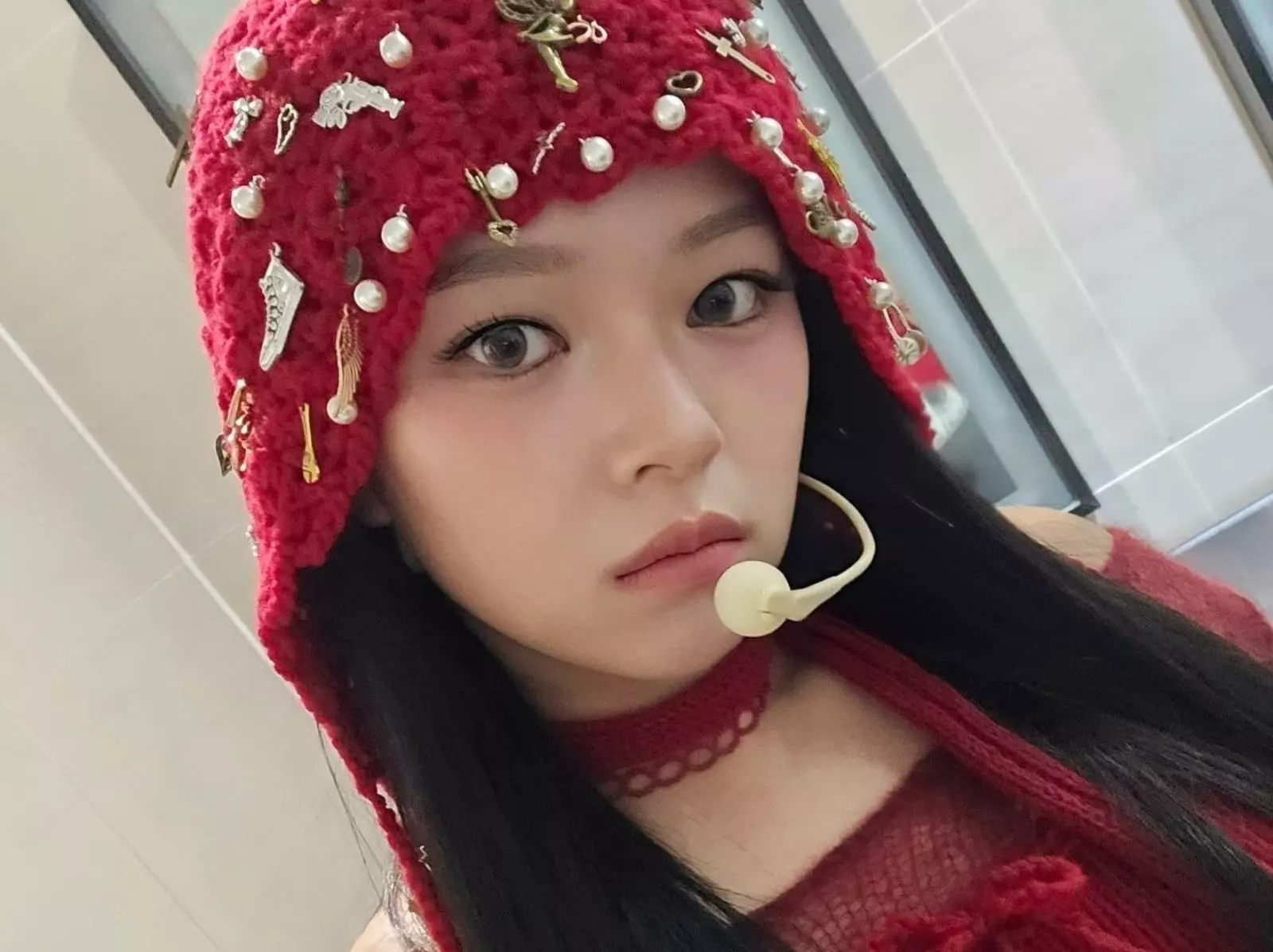 TWICE 定延收到粉絲送的 LABUBU 公仔玩偶，一句回應引爭議！