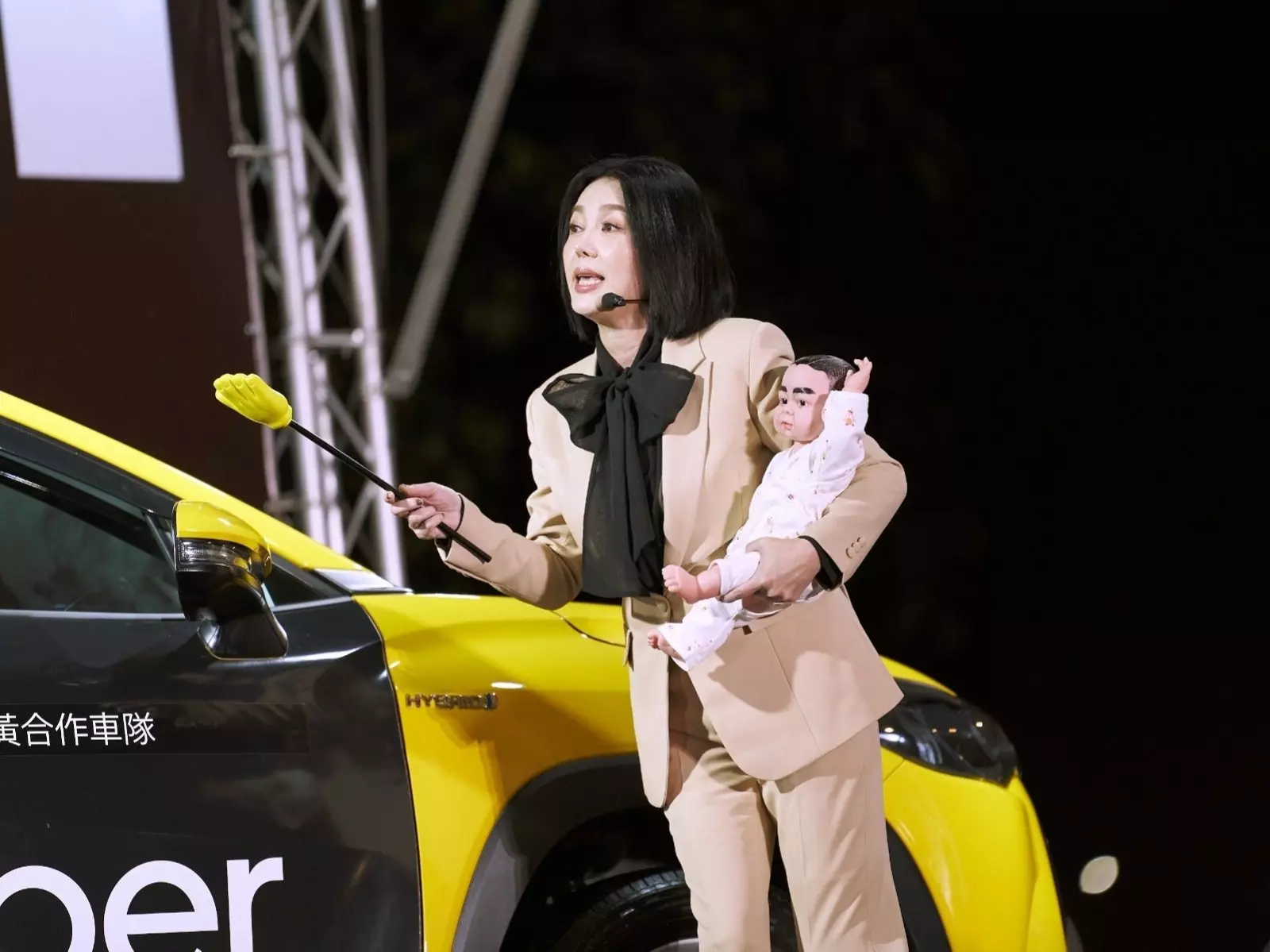 Uber 代言人交接儀式！苗可麗 X 動力火車鬧上大稻埕