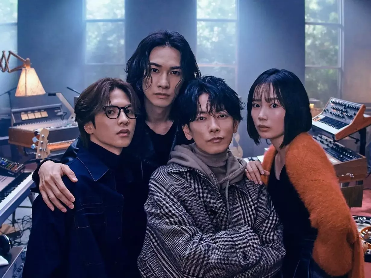 佐藤健談《玻璃之心》拍攝秘辛！坦言：「四人苦練一年樂器！」