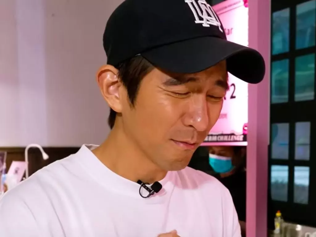 修杰楷 YouTube 頻道《修TIME》勇闖噁心食物博物館！品嚐世界最臭食物表情猙獰大崩潰！