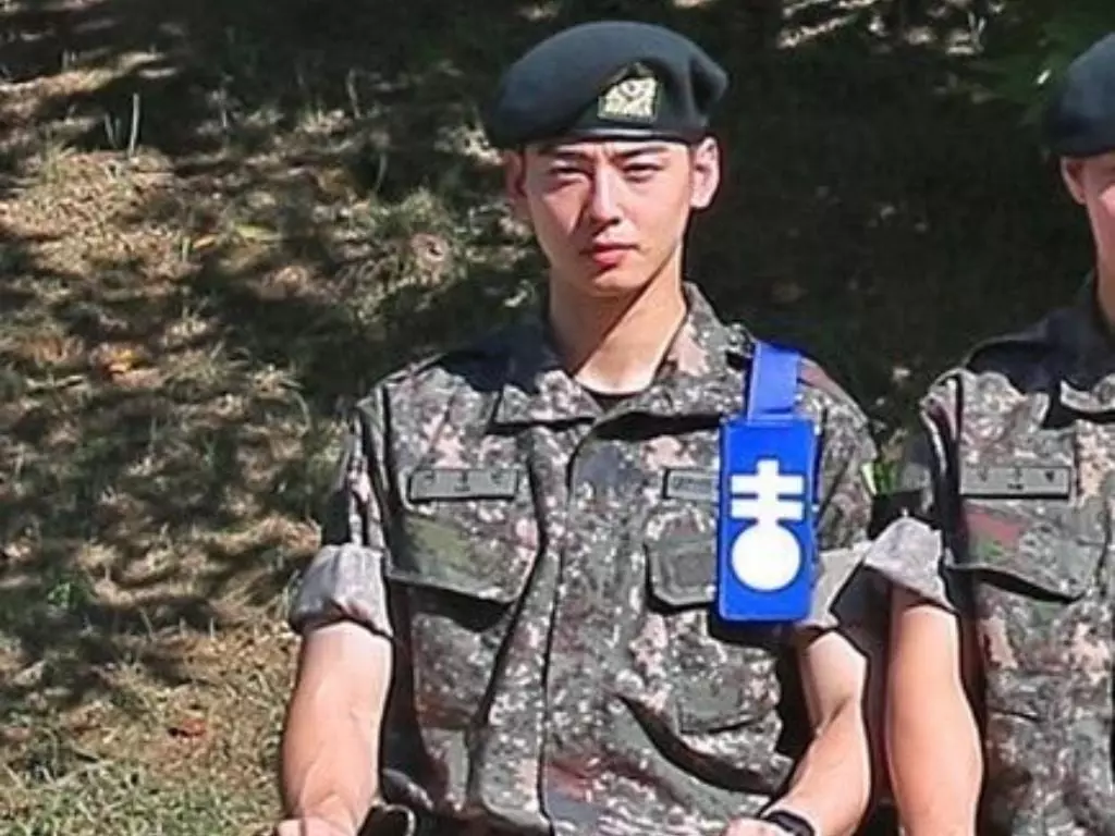 車銀優當兵首張軍服照片曝光！獲選中隊長帥到鄰兵都目不轉睛！