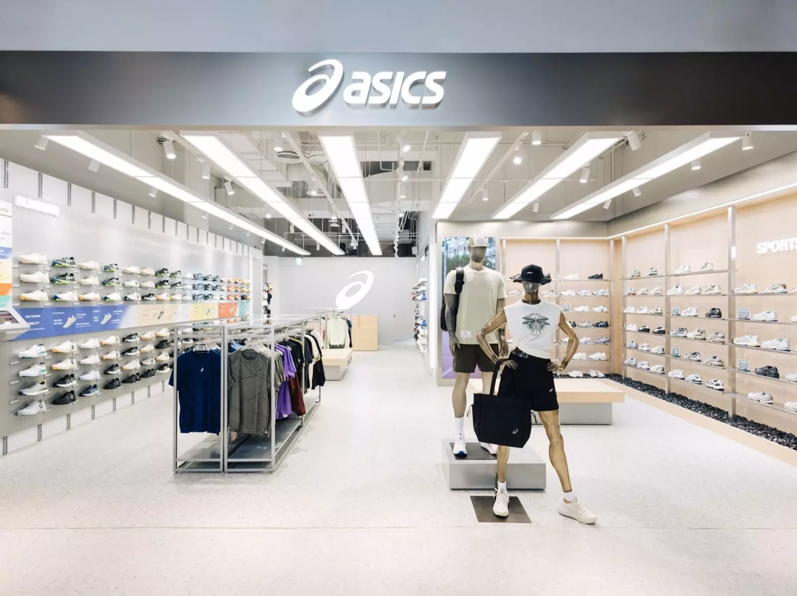 限定鞋款一次看飽！ASICS 台南小北門店開幕，J 編帶你直擊開箱現場重點鞋牆！