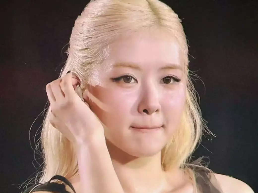 BLACKPINK Rosé 身高 168 最新近照曝光！甩掉過瘦體態，粉絲驚呼：「看起來更健康！」
