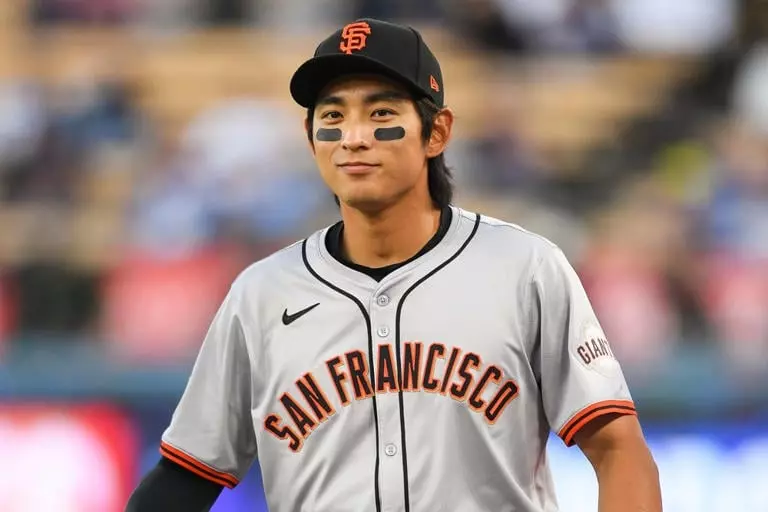 MLB／巨人韓籍球星李政厚「膝蓋神接殺」震撼全場，資深球評直言「10 年最佳美技！」