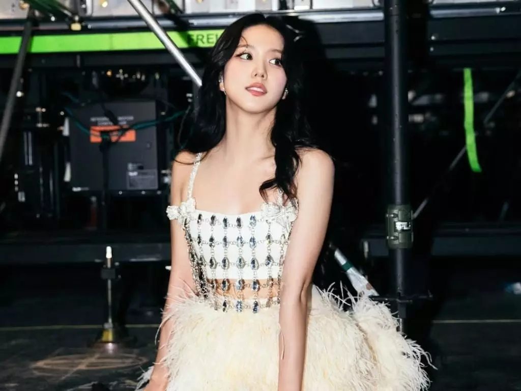 BLACKPINK 演唱會 Jisoo 長髮汗如雨下！喊話：「為粉絲忍住高溫！」