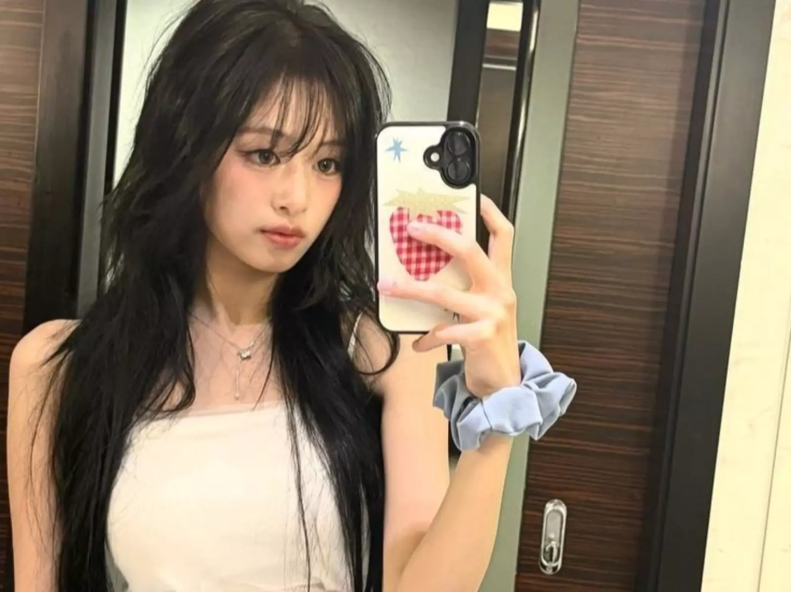 BABYMONSTER Ahyeon 舞台口誤成迷因，念錯團名：「BABYMOMO！」