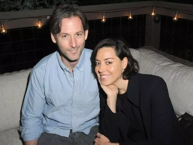 Aubrey Plaza 奧布瑞普拉扎首談丈夫自殺：「每天都是一場掙扎！」
