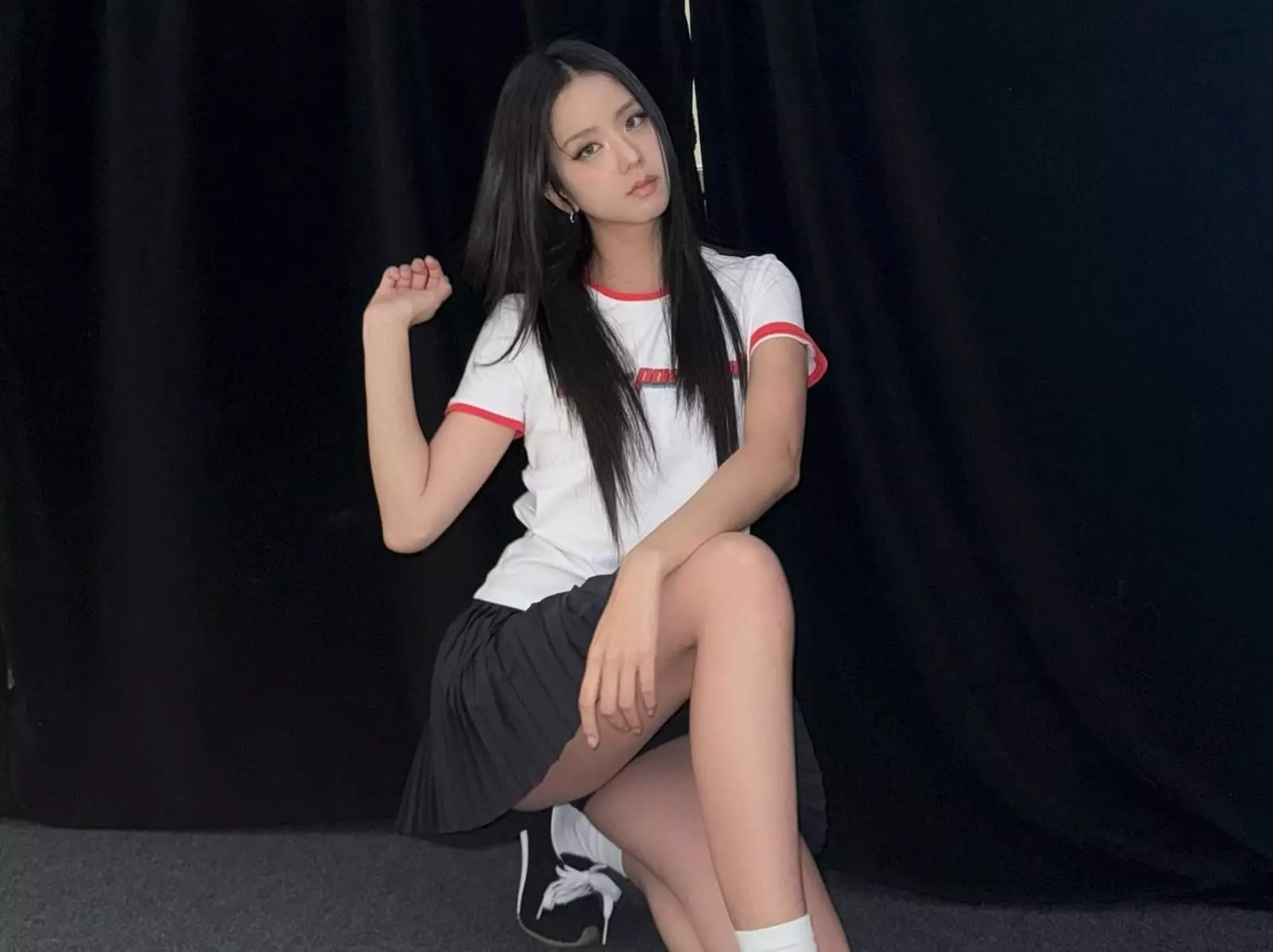 BLACKPINK Jisoo 身高 162 展現驚人代言實力！搶先手拎 Dior 未上市包款！