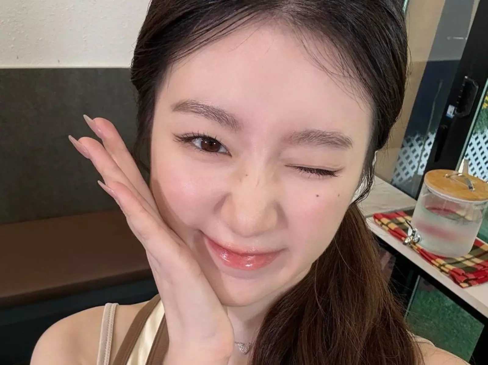 i-dle 舒華主持突問：「用過 BB Call 嗎？」少女時代孝淵傻眼喊：「當我多老！」