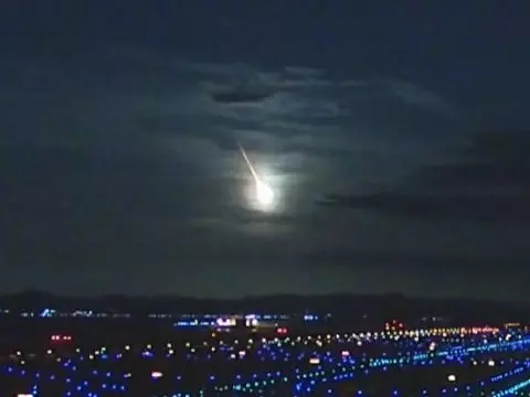 日本九州關西驚見「巨大火球」！疑為「隕石」天文學家指出背後真相！