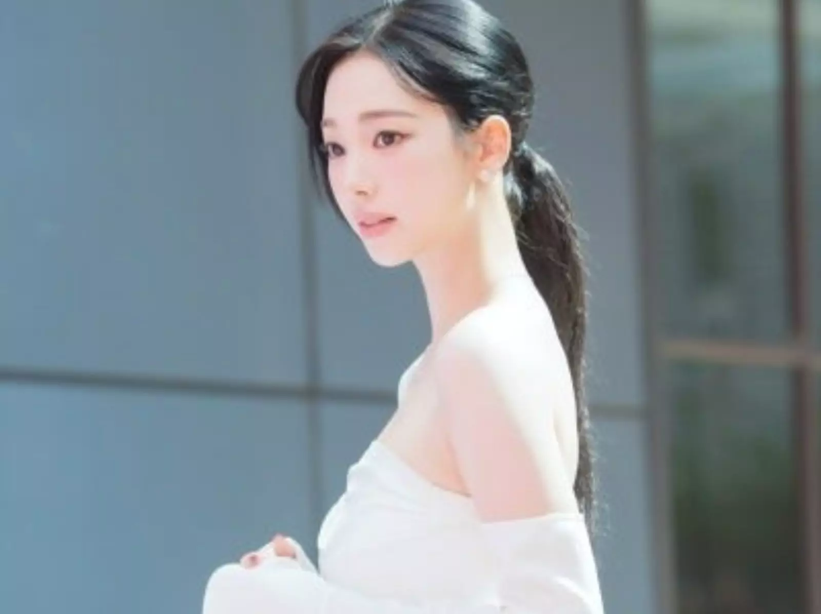 aespa Karina 身高 168 全白造型美出新高度！網讚：「是仙女下凡吧！」