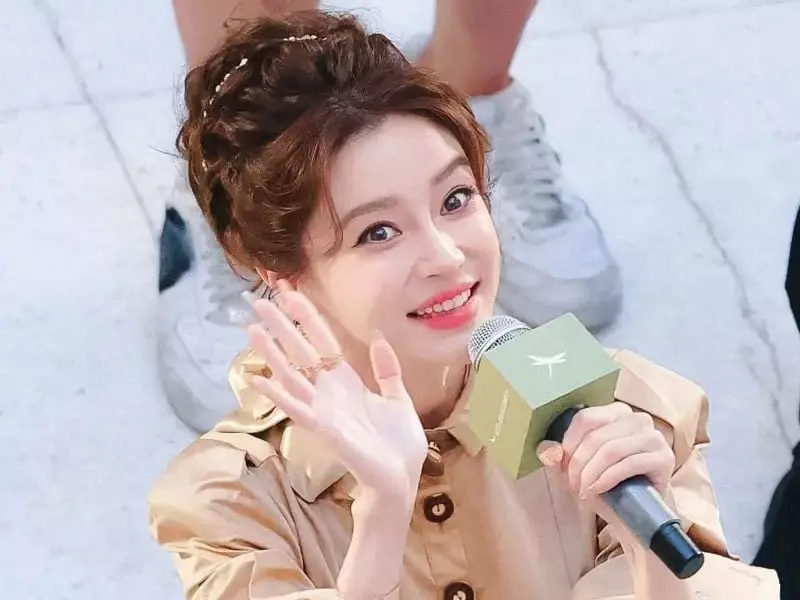 Angelababy 封殺風波後首度回歸！0 修圖完美狀態引熱議！