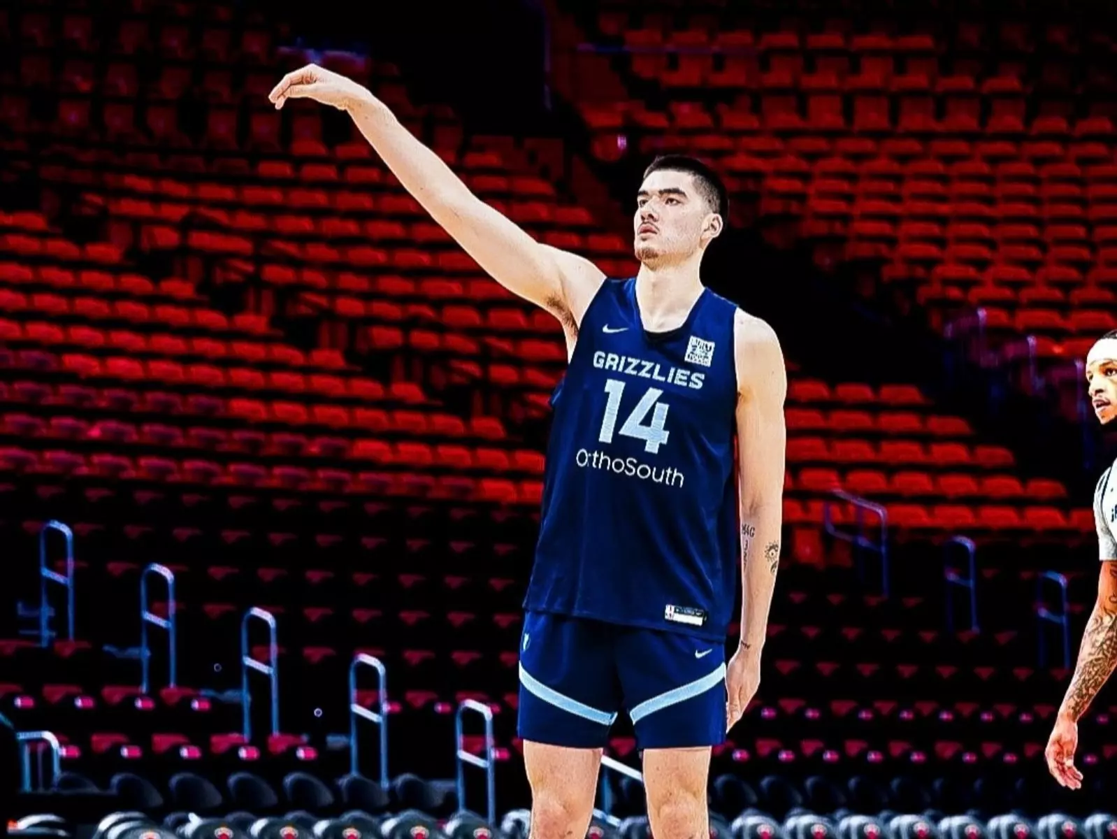 NBA／Zach Edey 周志豪開車超速飆到 162 公里！被警察攔下開罰辯稱：「暫時超車！」