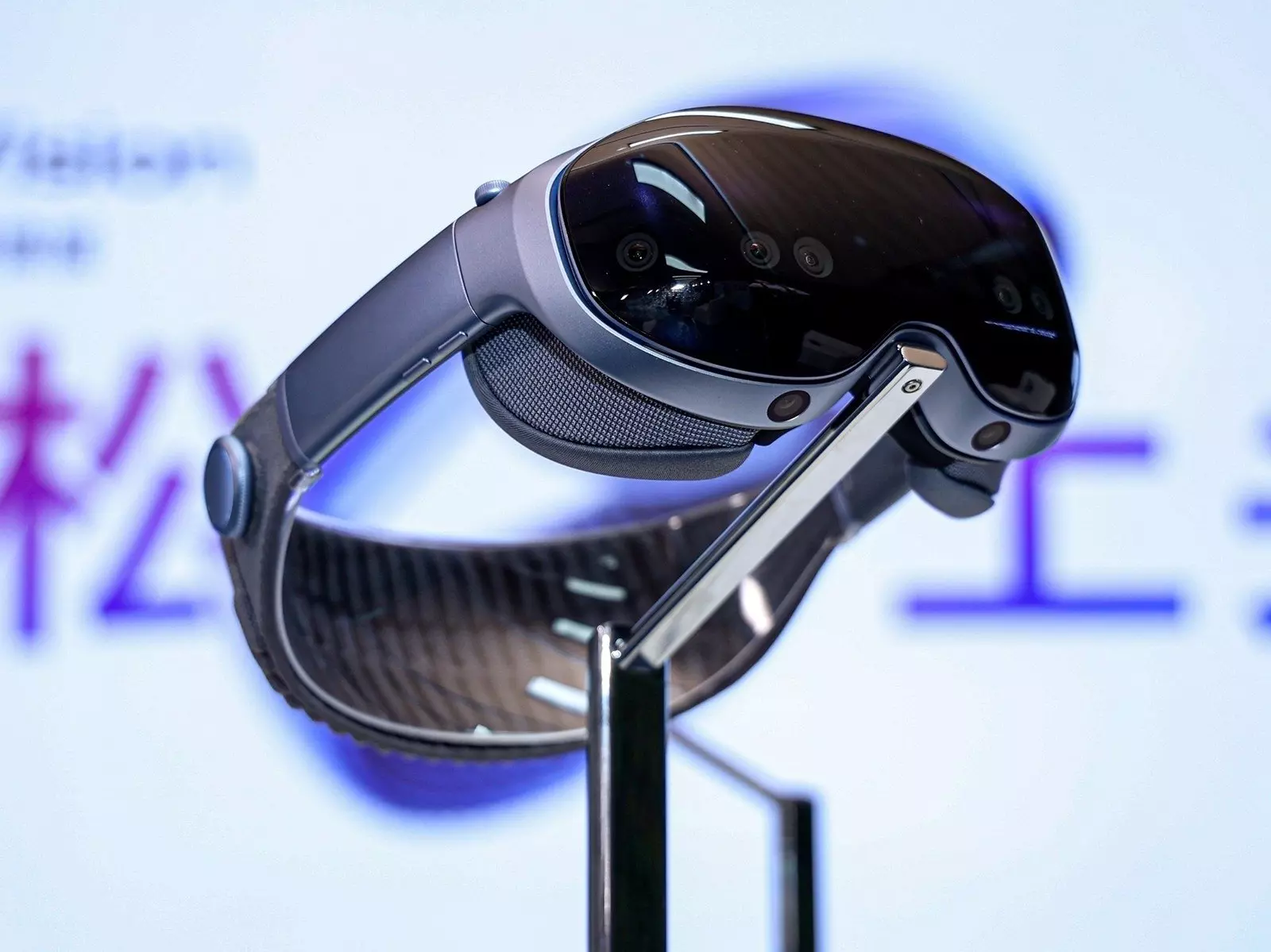 vivo 三十週年之際出大招！推出 vivo Vision 成為世界最輕混合實境頭戴裝置