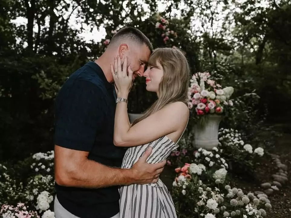 特拉維斯凱爾西 Travis Kelce、泰勒絲 Taylor Swift 求婚成功！自曝原打算水上求婚，網友笑虧：「差點入前男友歌曲！」