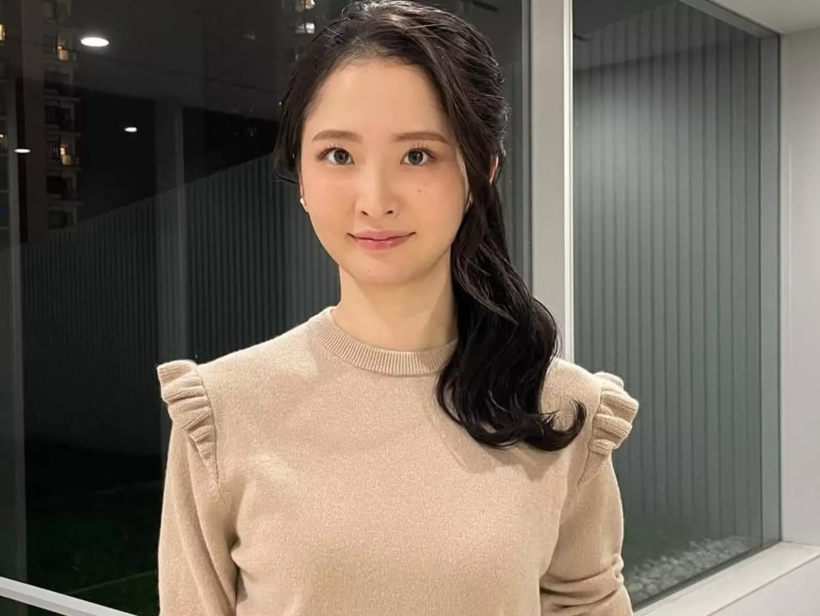 美女氣象主播「細川栞」疑似無罩播報，事後猛吸上萬人追蹤爆紅！【野生抓正妹】