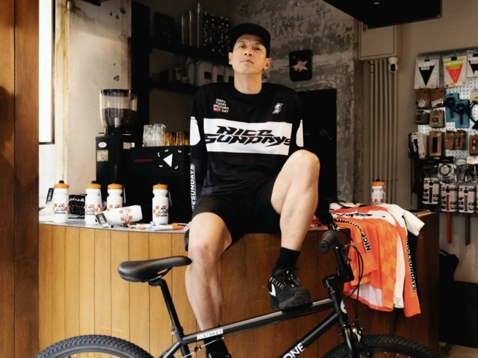 NICESUNDAYS x nabiis 全新「RACE DAY」膠囊系列發表！王信凱親自演繹詮釋 Dirt Bike 賽車文化！