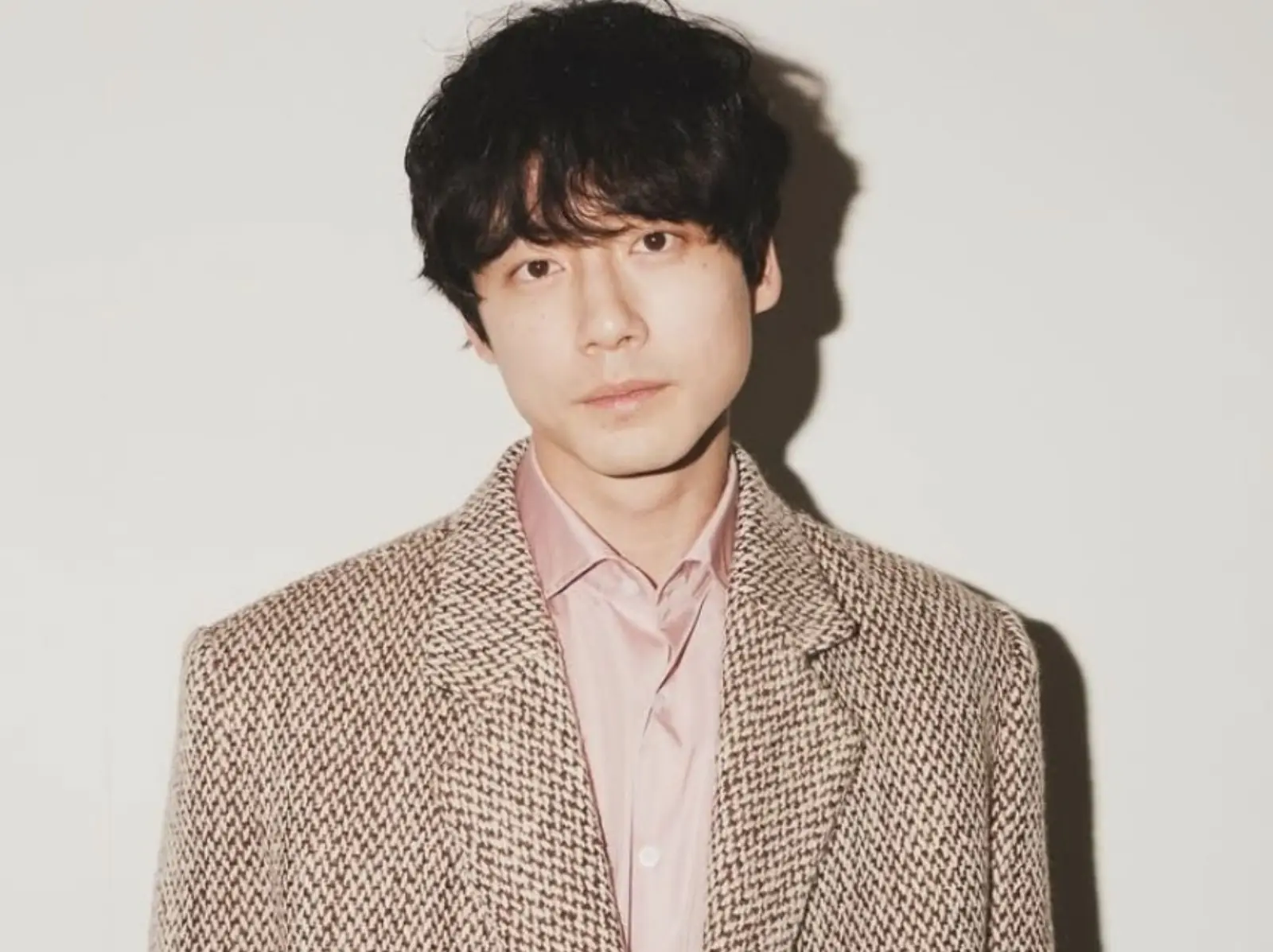 坂口健太郎 183 公分、歷任女友、戲劇作品、鹽系男神⋯揭秘 5 件事！