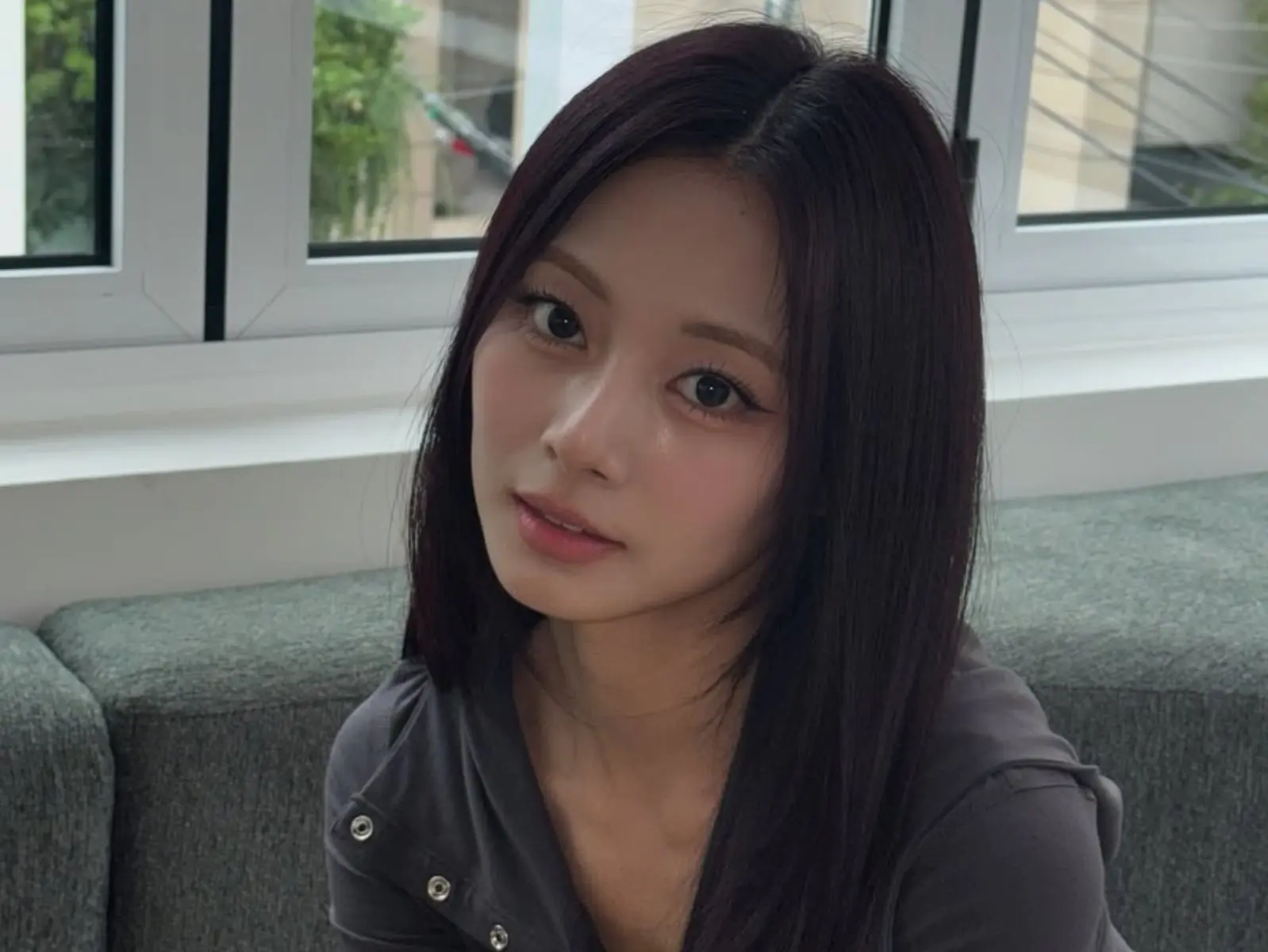 Twice 周子瑜宣布和 Corbyn Besson 推出合作歌曲〈Blink〉！磁性低嗓引粉讚：「太有魅力！」