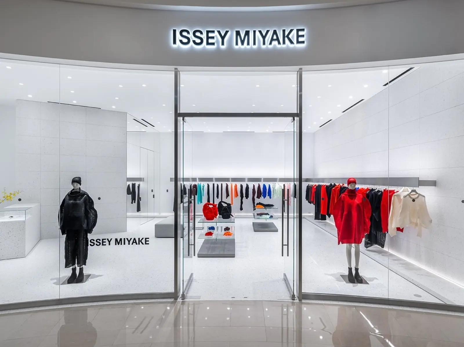 三宅一生 ISSEY MIYAKE 攜男裝支線 HOMME PLISSÉ ISSEY MIYAKE 進駐台北101，雙品牌同步開幕！
