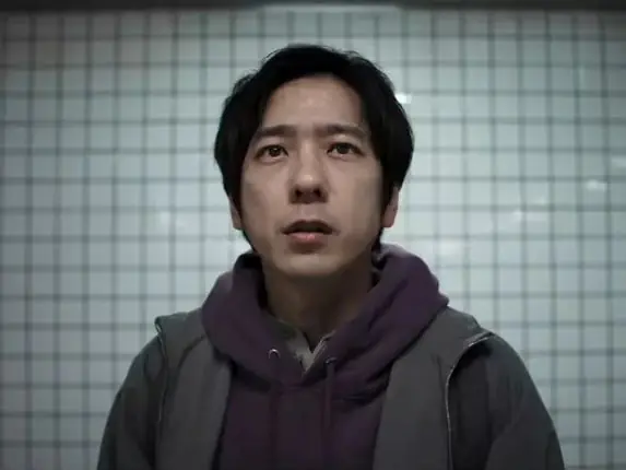 真人版電影《8 號出口》台灣將上映！驚悚遊戲改編、二宮和也主演⋯預告曝光！
