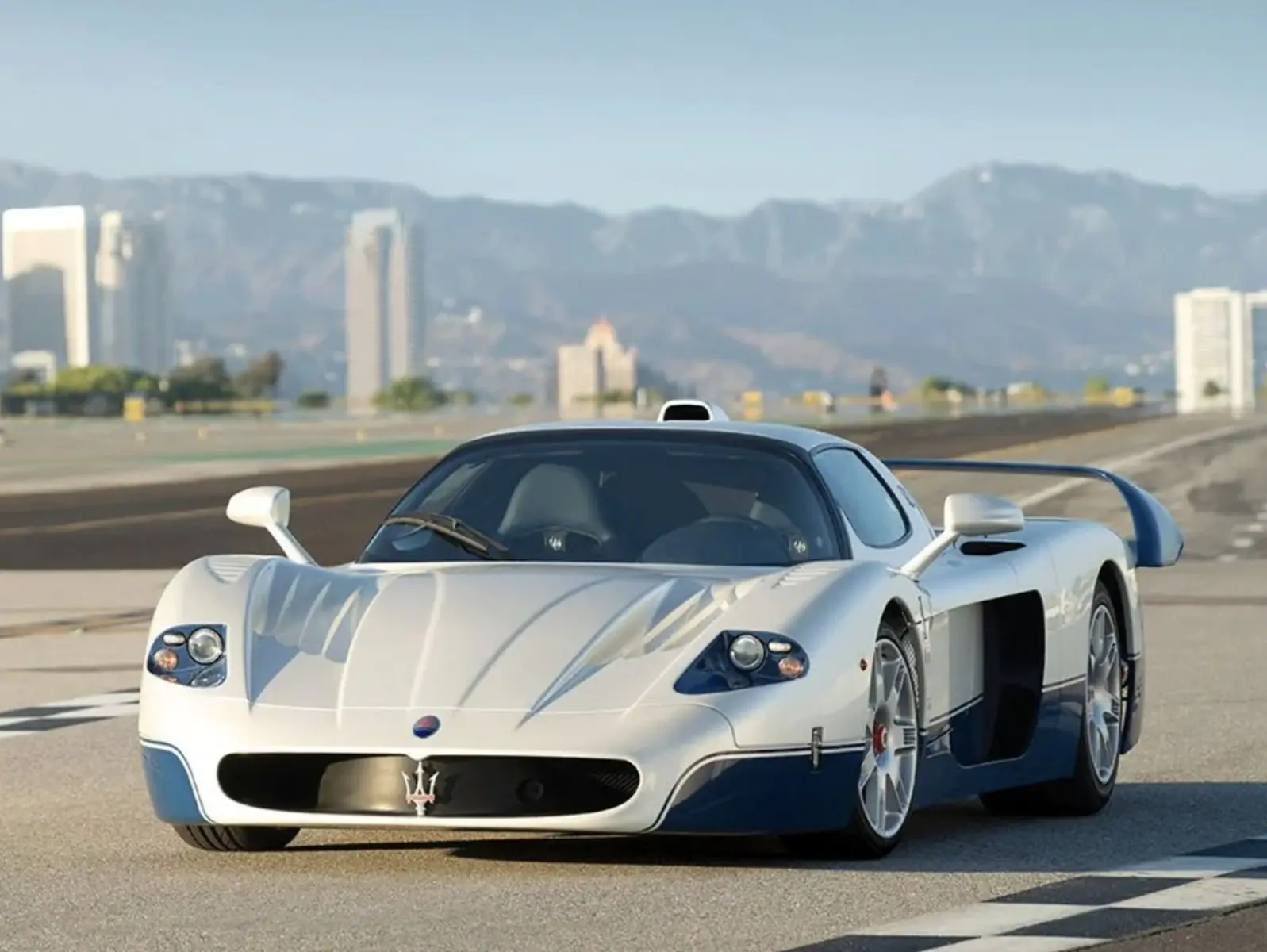 Maserati MC12 Stradale 以 520 萬美元創拍賣新紀錄！三叉戟再證超跑收藏價值！