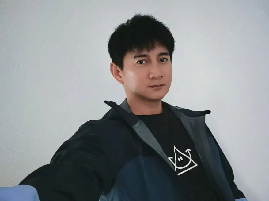 吳奇隆身高 173 身材疑似走樣！緊身褲體態乍現引網驚：「買好點的褲子！」