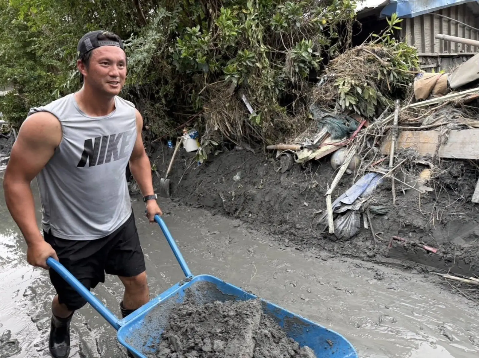 高國輝返鄉花蓮光復救災「麒麟臂」炸裂引關注！心情沉重「跟手機看到的一樣糟透了⋯」