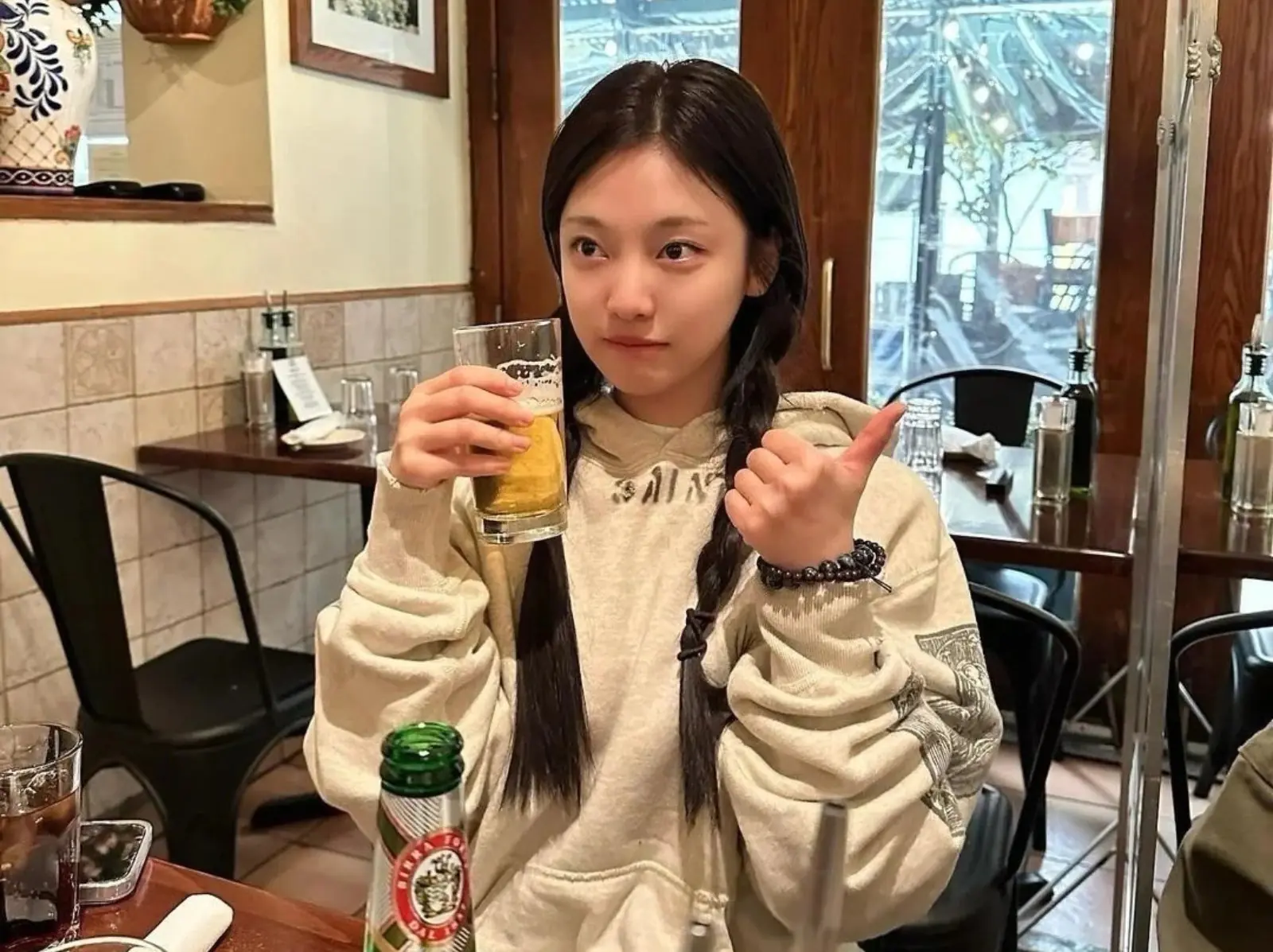 aespa 寧寧直播意外洩家中擺放大量酒瓶！網：「SM 藝人的壓力真不小！」