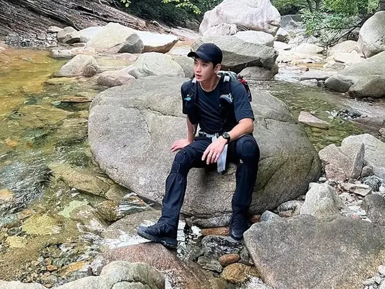 金秀賢「登山舊照」被誤傳近況！粉絲護航怒斥：「是二次傷害！」