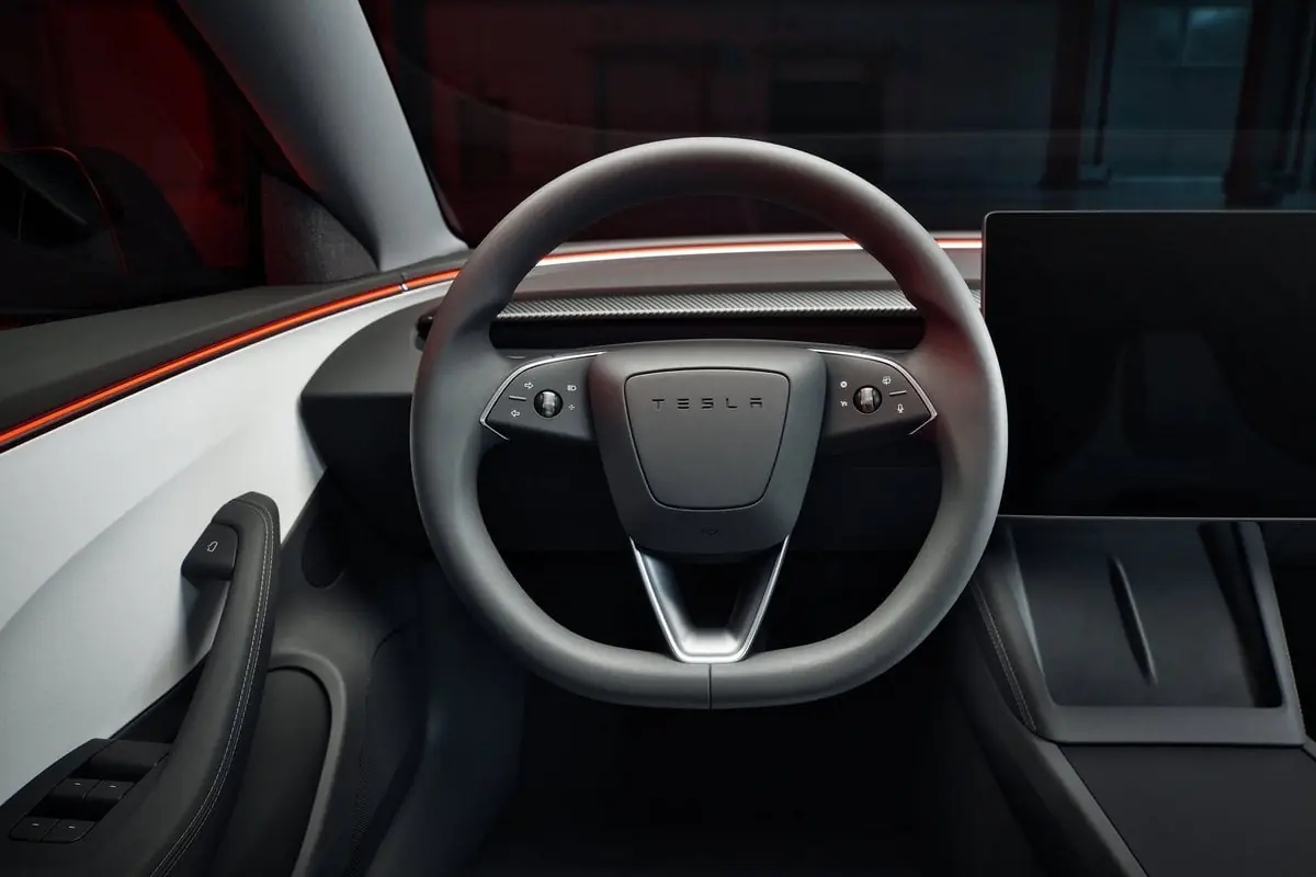 特斯拉 Model 3 方向燈撥桿正式回歸！官方認了：「刪太多！」