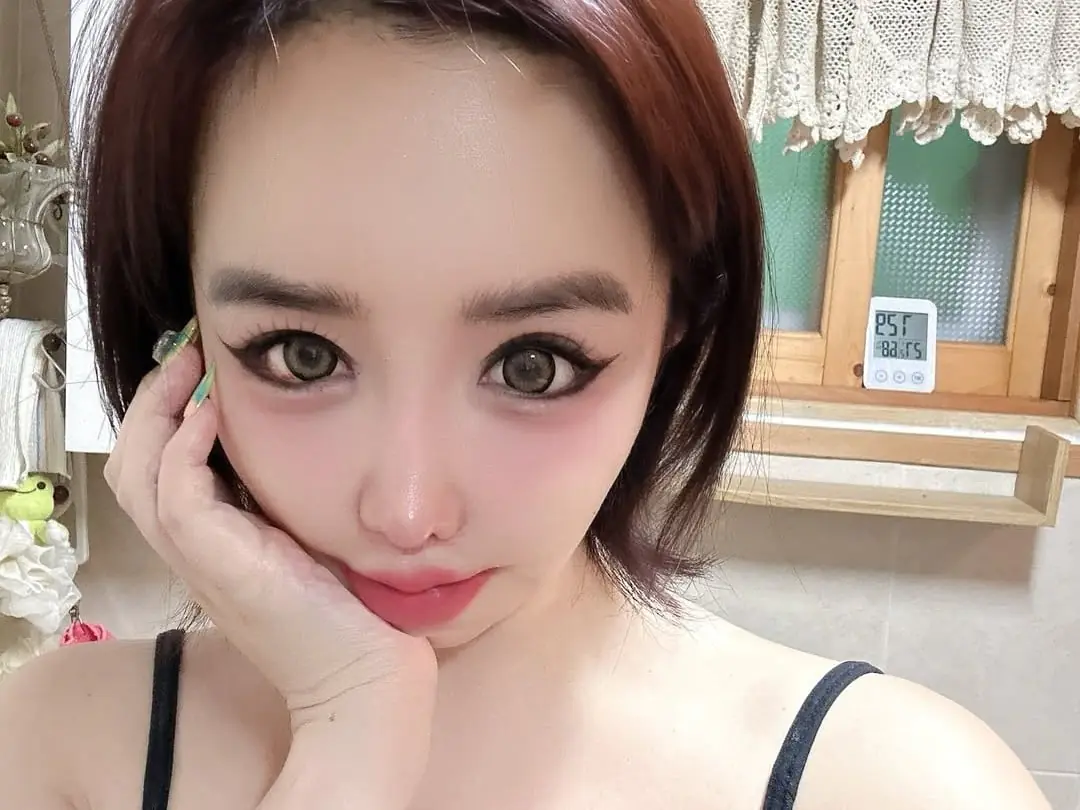 朴春 IG 退追 2NE1 成員僅留李敏鎬！掀起團內情誼生變謠言！