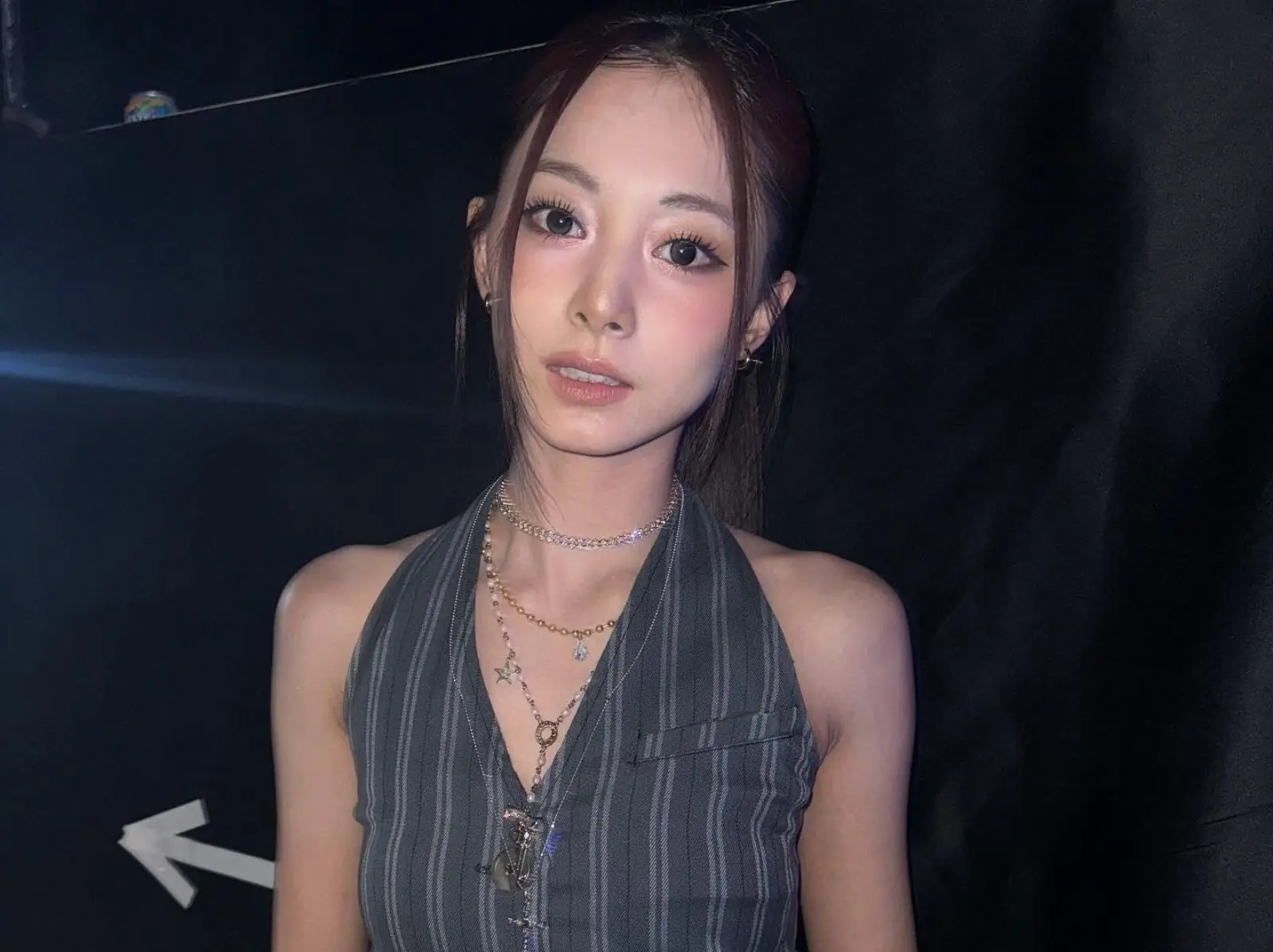 TWICE 周子瑜以中文致詞引盛讚！成員笑喊：「該不會偷說我們壞話吧？」