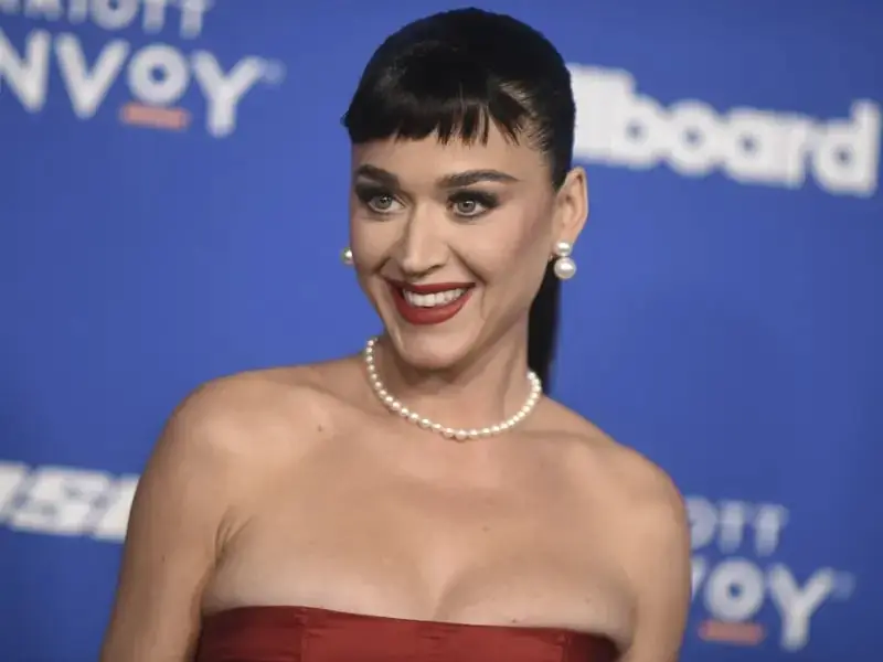 凱蒂佩芮 Katy Perry 爆熱戀杜魯道！遊艇擁吻照曝光引熱議！