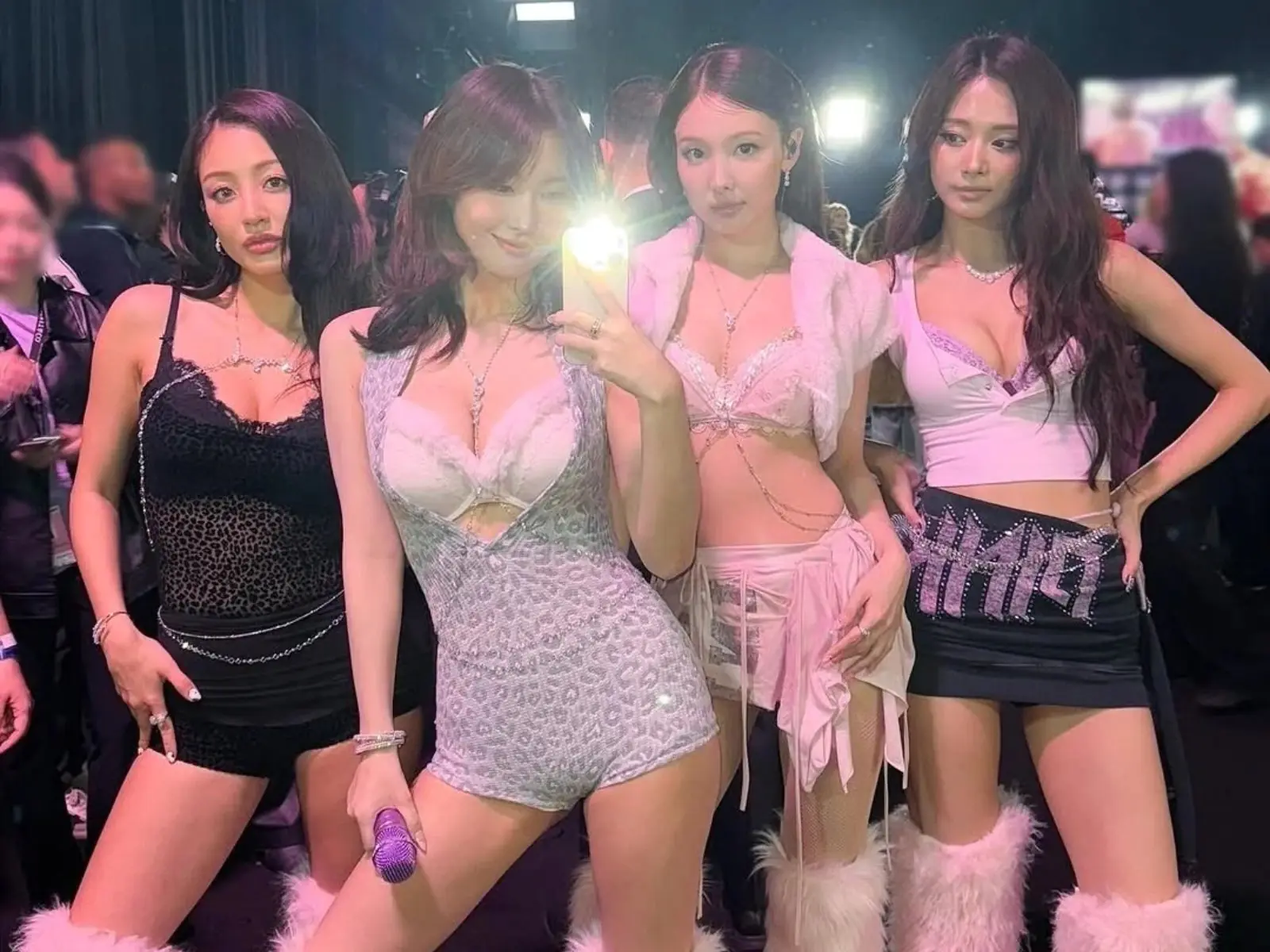 TWICE 四成員周子瑜、MOMO、志效、娜璉登維密大秀！有史以來最大尺度辣翻全場！