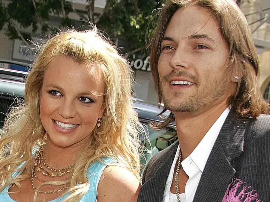 小甜甜布蘭妮 Britney Spears 遭前夫爆料半夜拿刀盯兒子！發言人怒斥：「又再消費她！」