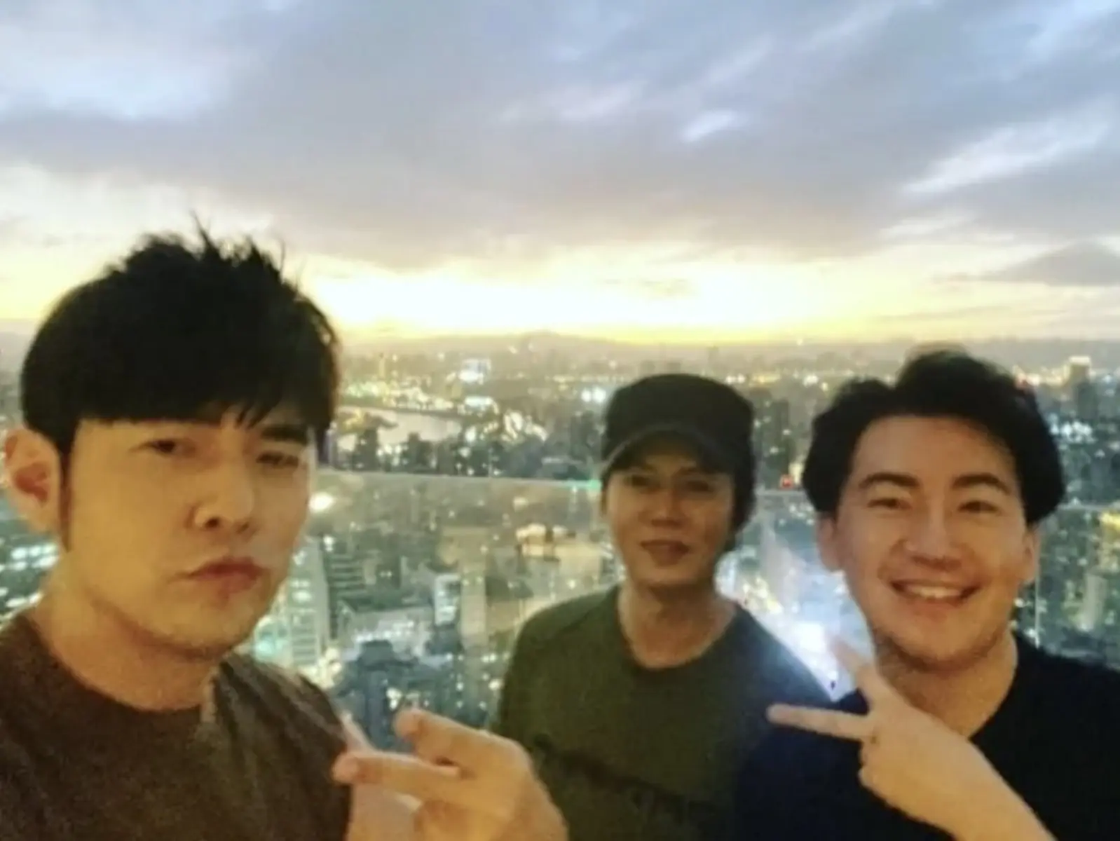 周杰倫 IG 發文尋找蔡威澤！捲上億糾紛引網笑：「被天王開副本太榮耀！」