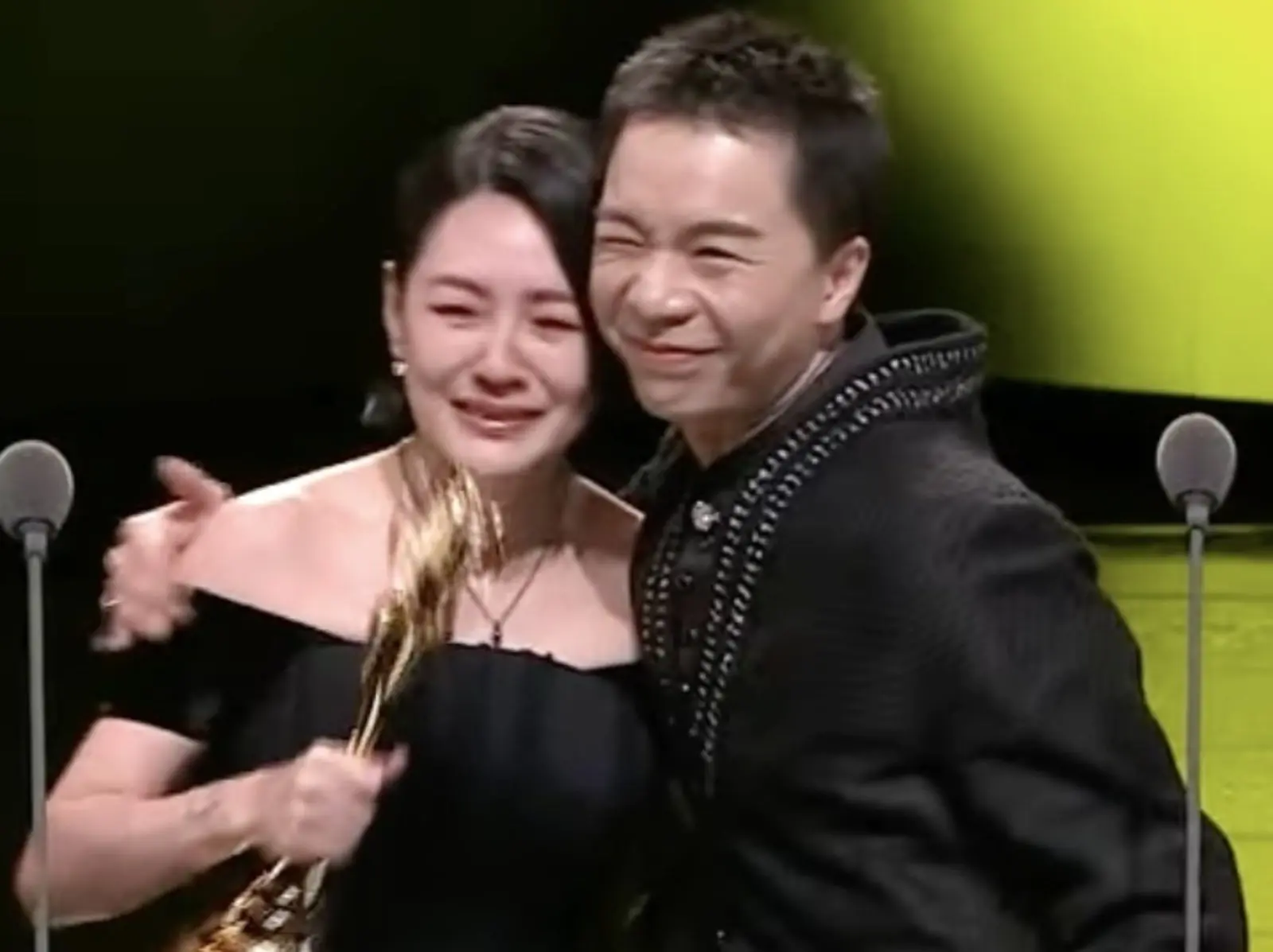 金鐘 60／《小姐不熙娣》小 S、派翠克奪下「綜藝節目主持人獎」，淚崩感謝大 S！