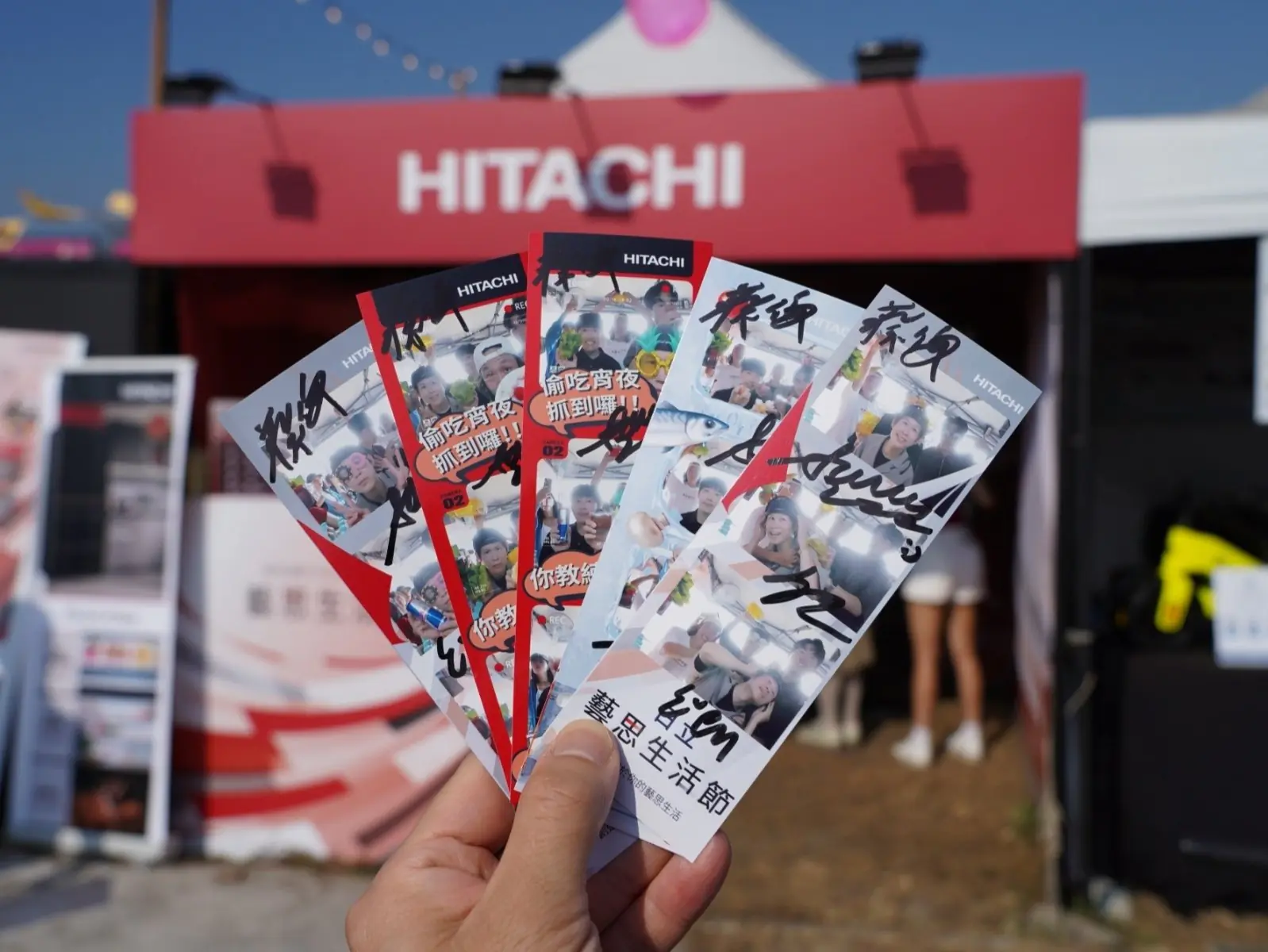 2025浪人祭最涼打卡點！日立家電打造「最 Chill 拍貼冰箱」