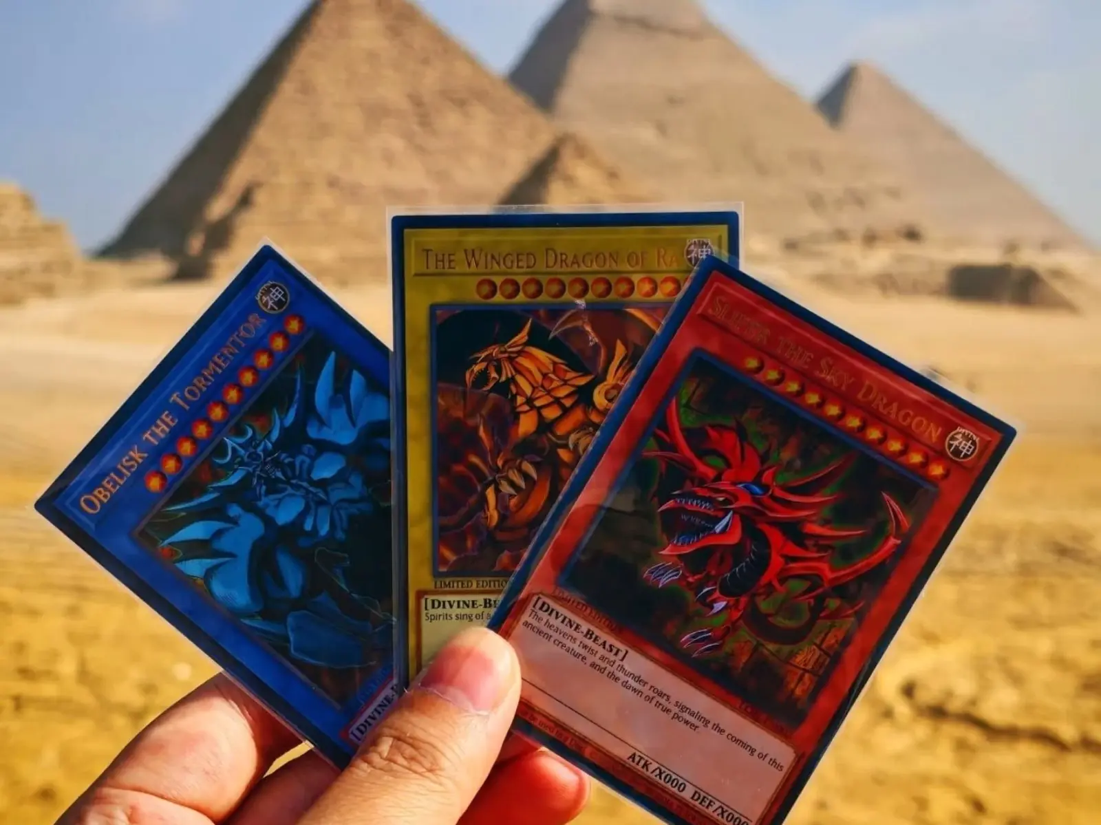 《遊戲王》決鬥者前進埃及，粉絲聖地巡禮實地召喚三幻神與黑魔導，引爆全球話題！