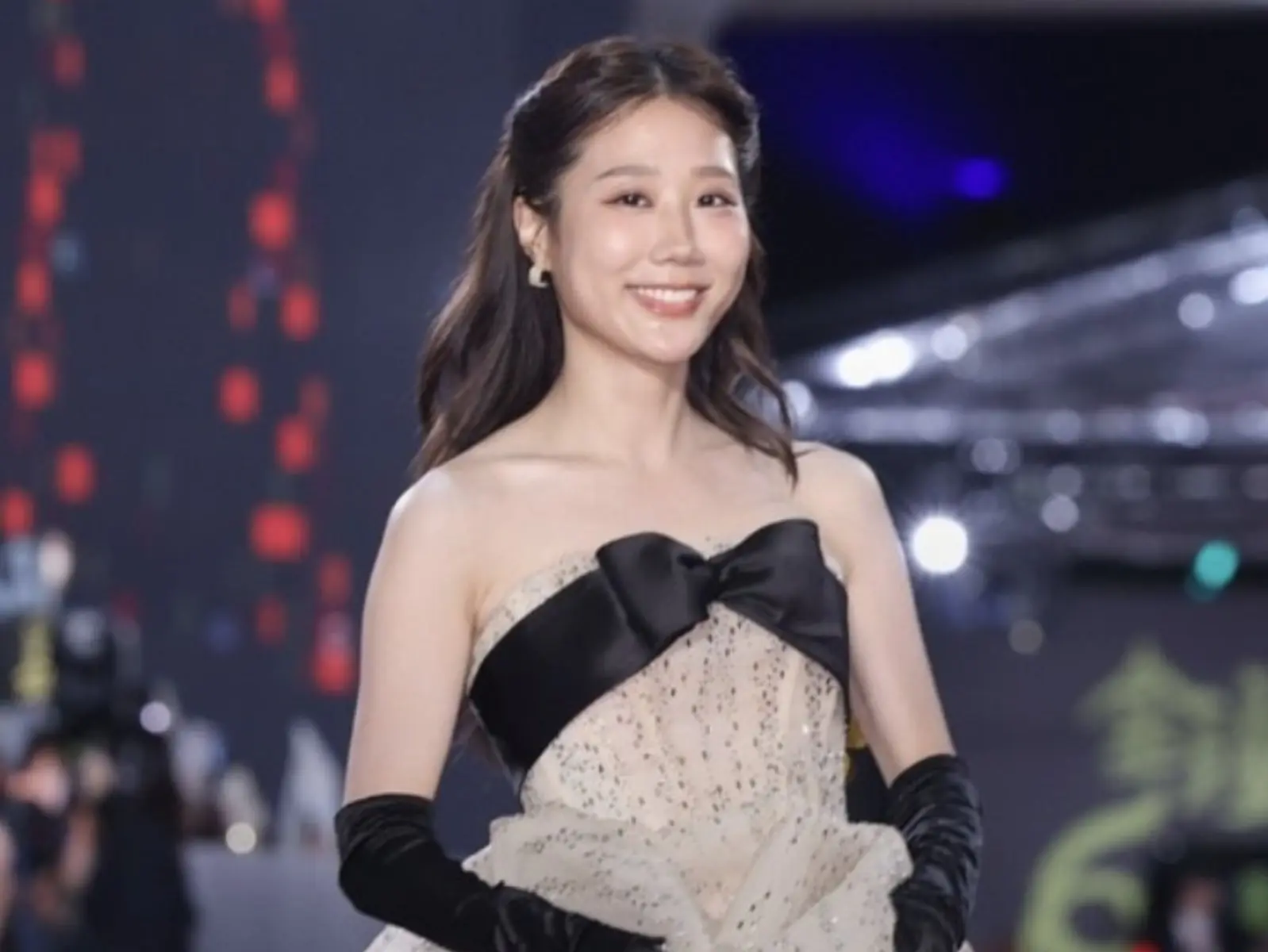 YTR 金針菇挑《夜市王》金鐘禮服！6 套美翻粉絲讚：「不輸女明星！」