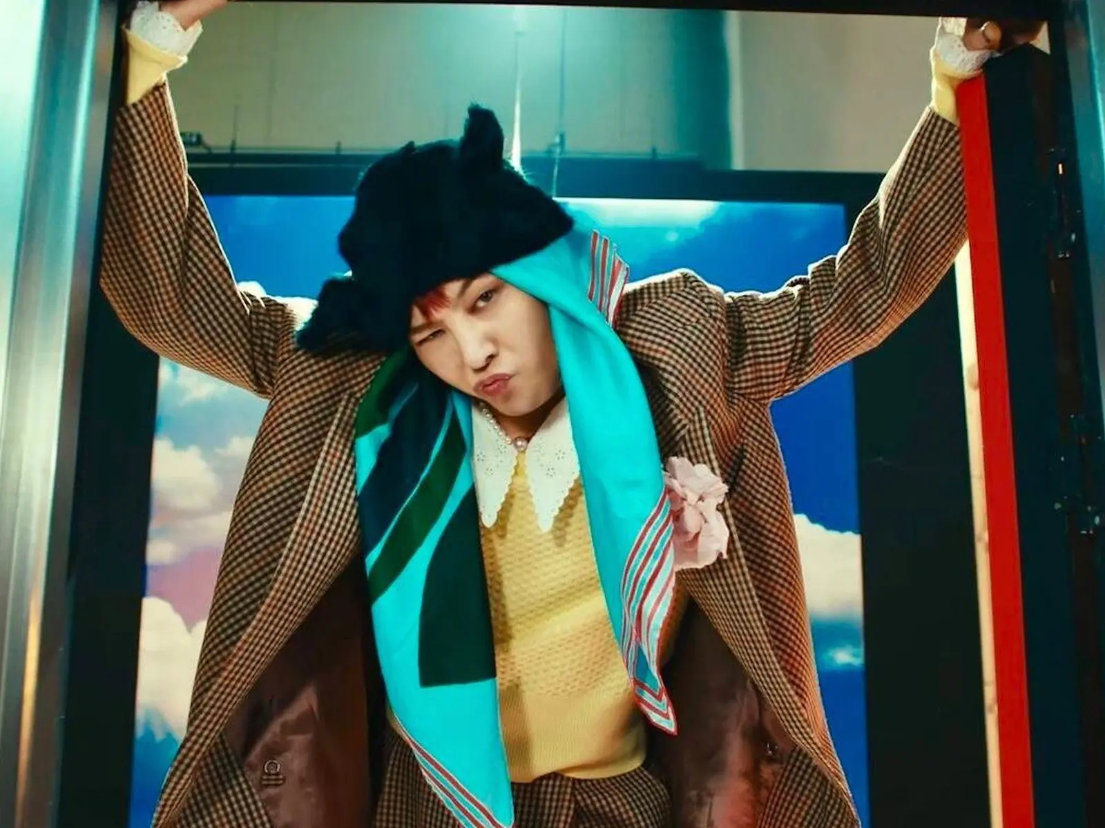 G-Dragon 穿過就爆紅！從鐵夾到香奈兒，那些被「GD 著」定義的潮流瞬間