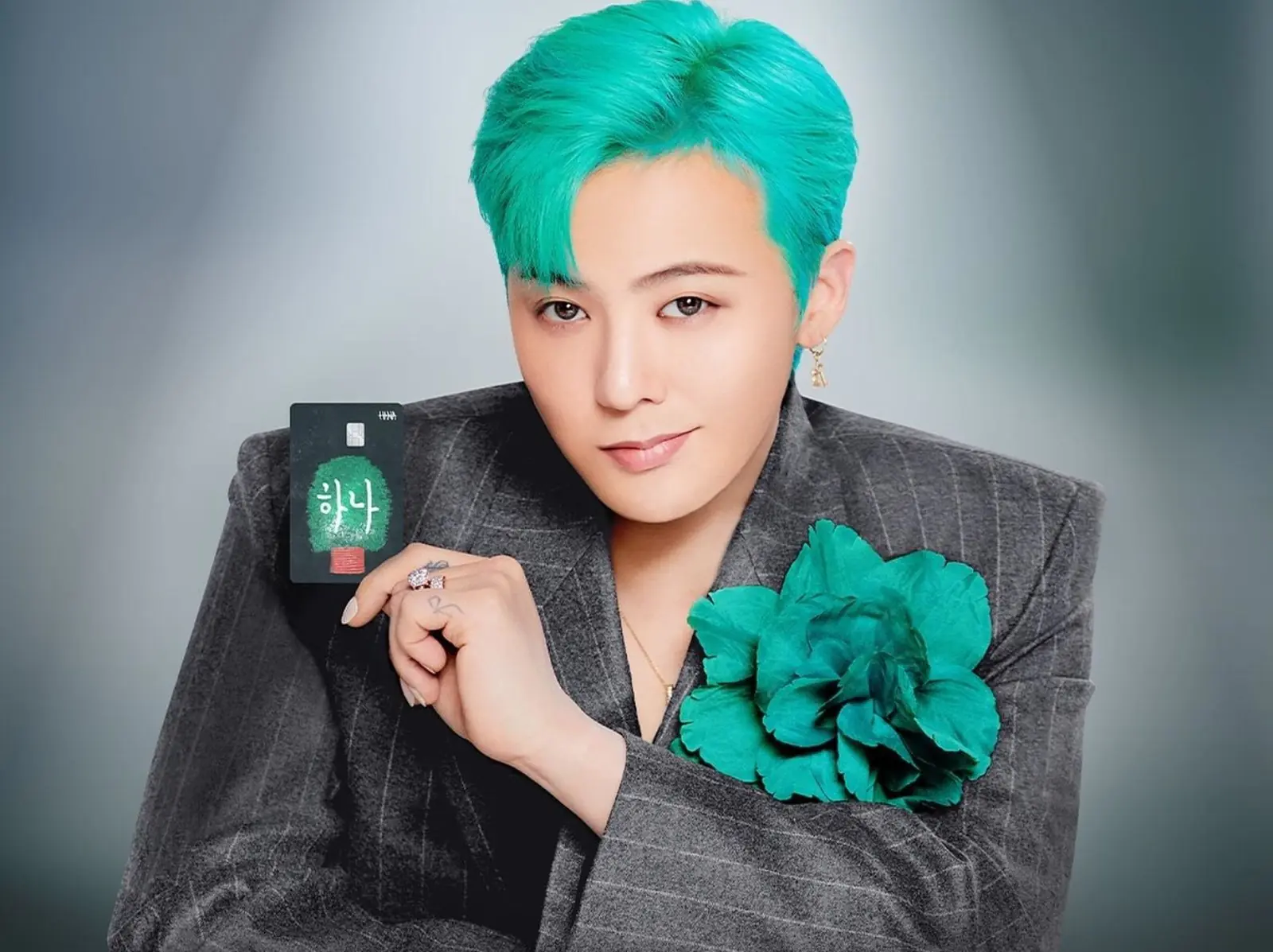 GD 權志龍攜手 Hana Bank 韓亞銀行推出限量聯名卡面！雛菊設計意外掀兩極評價！