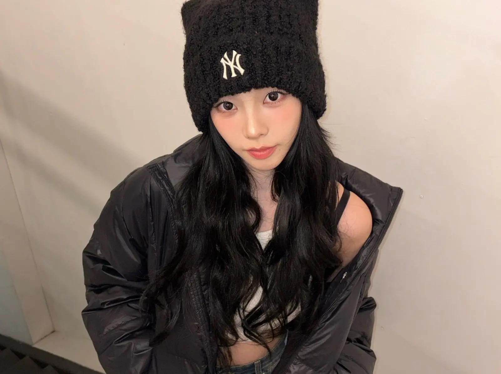 aespa Karina 深夜直播手寫信感謝粉絲！結尾出現中文「我愛你」暖哭全網！