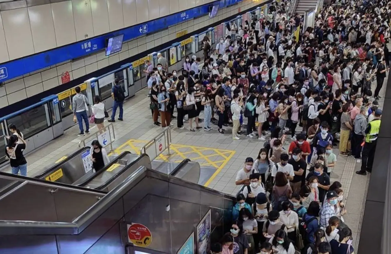 北捷第 6 部「空間優化列車」上線！拆座椅、拔立柱乘客直呼：「終於等到這一天！」