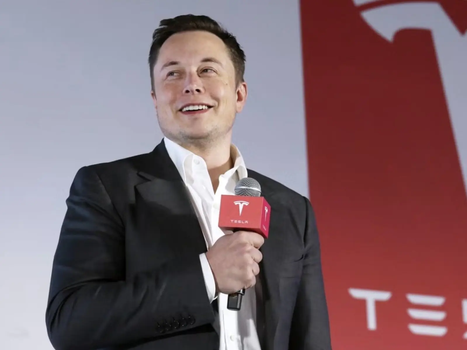 馬斯克 Elon Musk 談特斯拉自動駕駛前景！自信言：「超越所有科技傳播速度！」