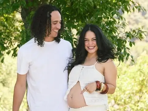 凡妮莎哈金斯 Vanessa Hudgens 再當媽！《歌舞青春》粉絲感動喊：「看妳長大！」