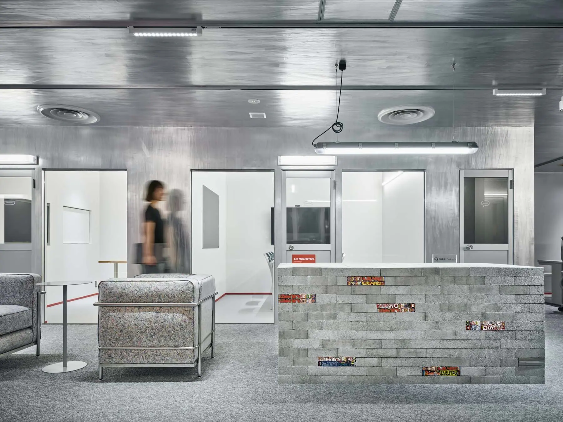 《咒術迴戰》、《鏈鋸人》的誕生地！集英社全新辦公室大公開，將漫畫融合進牆壁、沙發與整個空間！