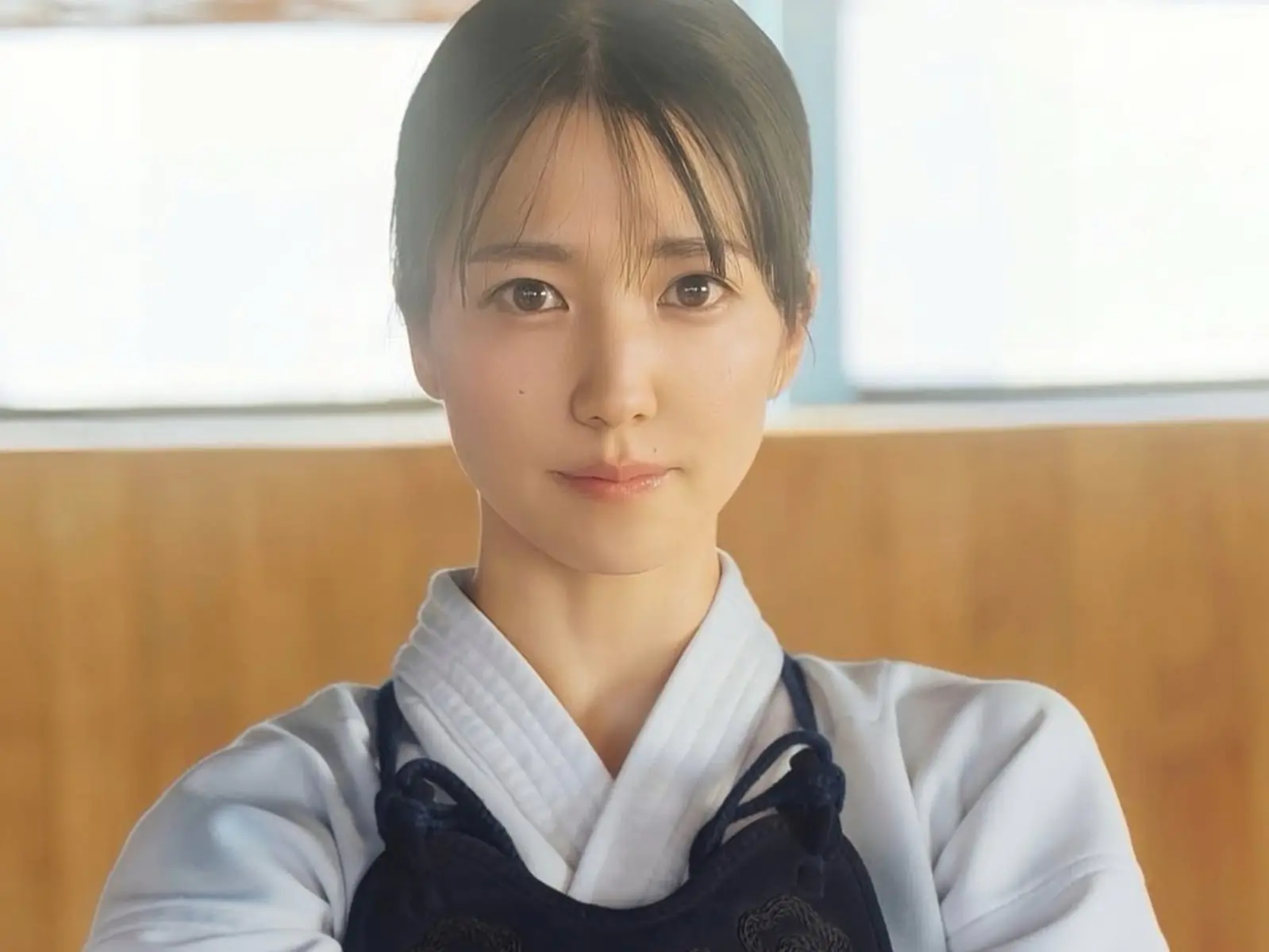 佐藤明里外型、才藝各項兼具！「日本劍道美少女」泡湯照曲線驚豔眾人！【野生抓正妹】